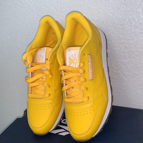 Wmns Classic Leather Toxic Yellow Gum - Picture 3 of 10